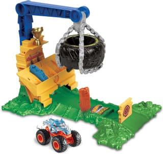 Hot Wheels Monster Trucks Pista en la Selva por $359 en Amazon