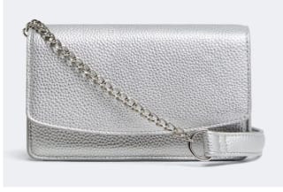 Bolso tipo bandolera cruzado por 3.99€