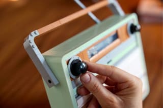 LEGO 10334 Retro radio voor €84,99 bij Bol