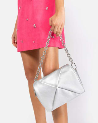 Bolso bandolera con solapa y doble asa por 8,10€