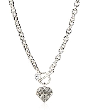 Collar con colgante Guess por $312.77 en Amazon