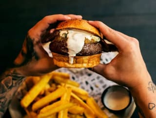 Hamburguesa THE FITZGERALD BURGER Gratis por compra de 5€ en Ubereats