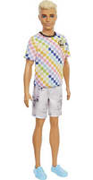 Barbie Ken Fashionista Muñeco rubio con camiseta a cuadros de colores y accesorios de moda de juguete Mattel GRB90