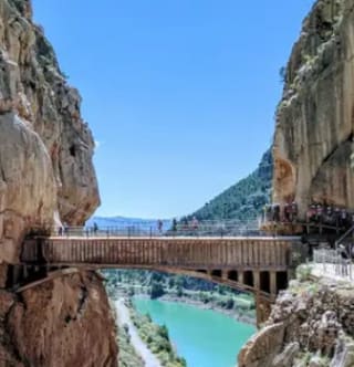 Ruta guiada por El Caminito del Rey + hospedaje en Málaga por 44€