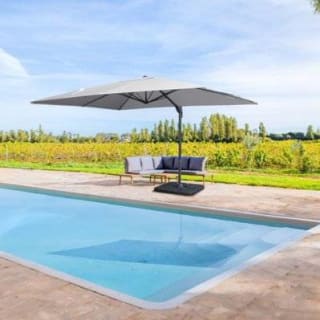 Parasol déporté + housse Antoine - 2.72 x 3 x 4 m - gris clair à 149,90€