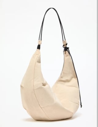 Bolso ovalado parachute por 3,99€.