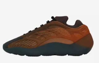 Yeezy 700 V3 Copper Fade Sneakers voor €60 bij Sportsworld