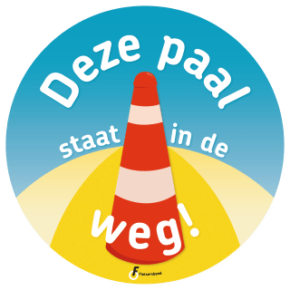 Gratis stickers: Deze paal staat in de weg aan te vragen bij de Fietsersbond