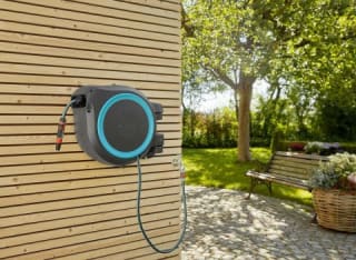 Gardena wandslangenbox Roll Up 35 meter incl tuinspuit voor €156 bij Welkoop