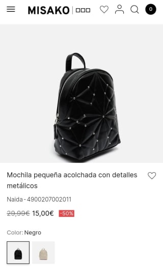 Mochila pequeña acolchada con detalles metálicos por 15€.