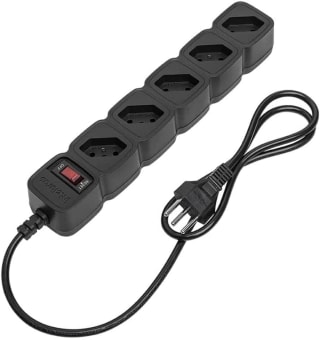 Protetor Eletrônico com 5 tomadas da Intelbras - R$ 29,90