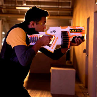 Nerf Ultra One gemotoriseerde blaster NERF TommyGun voor €19,99 bij Kruidvat