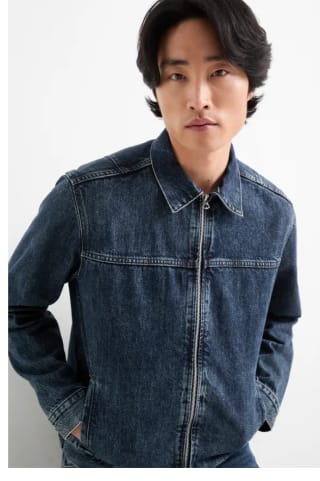 Cazadora vaquera en azul oscuro a tan solo 9,99€