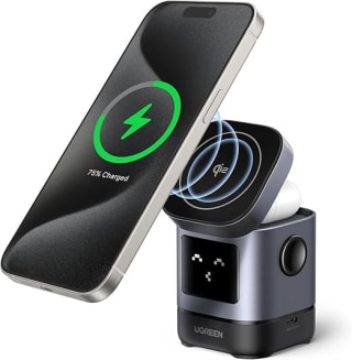 UGREEN Uno 2 in 1 Qi2 gecertificeerd oplaadstation voor €44,99 bij Amazon