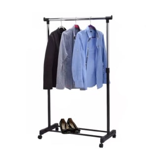 Perchero de Pie con ruedas y estante 70x42x145 cm por 7,45€