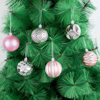 Set van 12 onbreekbare kerstballen van 6 cm voor €11,25 dmv code bij Amazon