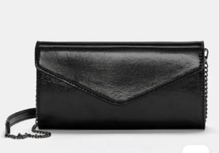 Bolso Bandolera metalizado por 5,99€.