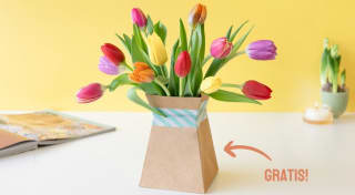 Gratis vouwvaas bij een bos brievenbus tulpen bij Bloompost