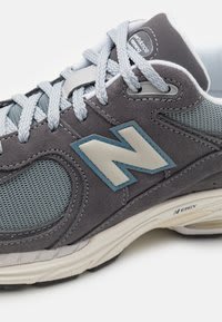New Balance Sneakers '2002' vanaf €63,96 dmv de code bij Zalando