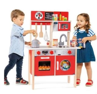 Cocina de juguete Moltó Grand Kitchen de madera por 47,99€.