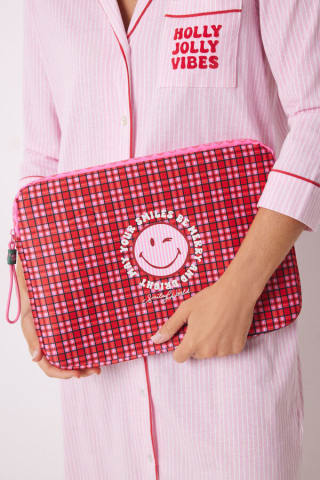 Funda de ordenador en tejido de neopreno, con estampado de cuadros en tonos rojos y print de Smiley por 4,99€