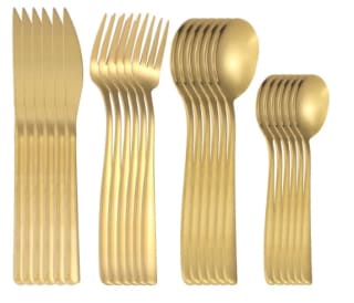 Set cubiertos de acero inoxidable color dorado de 24 piezas por 13,85€