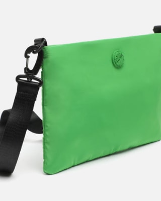 Bolso Bandolera con nylon reciclado por 5,40€.