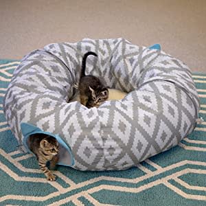 Cama túnel para gatos por $910.99 en Amazon