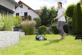 GARDENA Kooimesmaaier 330 Grasmaaier - Maaibreedte 33 cm voor €79,99 bij De Gamma