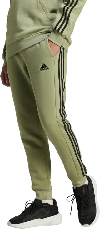 adidas Essentials Fleece Tapered Cuff 3 Stripes Joggers voor €34 bij Amazon