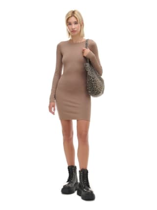 Vestido mini liso de manga larga ajustada y escote barco por 5.99€