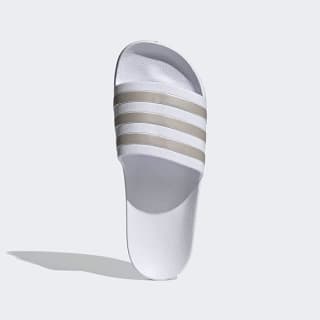 adidas Sportswear adilette Aqua Badslippers - wit - voor €11,50 bij Amazon