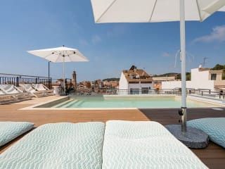 Para dos personas 1 noche con desayuno y cena buffet en Neptuno Hotel & Spa 4* por 84,91€