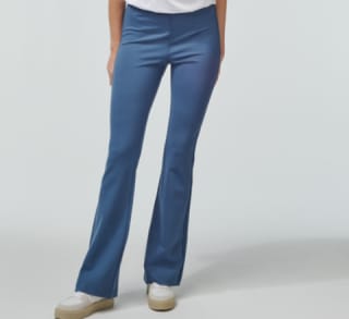 Flared broek van €20 voor €5 bij Hema