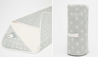 Toalla bebé capucha flores Miffy por 8,99€