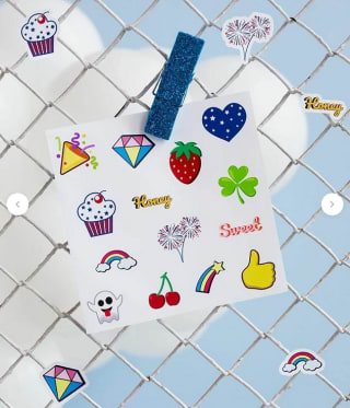 Código Pegatinas Printful Personalizadas desde 0,50€ con envío Gratis