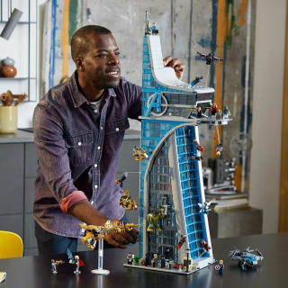 LEGO Marvel Avengers toren voor €399,99 bij Toychamp