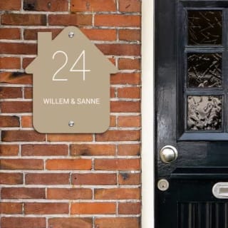 Personaliseerbaar huisnummerbord vanaf 13x15cm (Huisjesvorm in verschillende stylen) vanaf slechts €14,38 incl. verzendkosten!