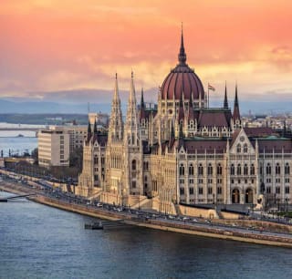 San Valentín Escapada a Budapest con Hotel y Vuelos desde 76€ con Destinia