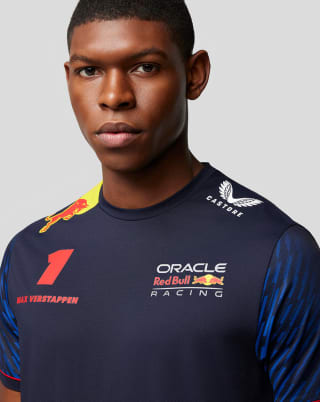 Red Bull Racing 2023 Max Verstappen coureurs-T-shirt voor €20 bij Castore shop