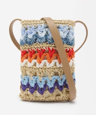 Bolso para móvil efecto rafia por 5,99€.