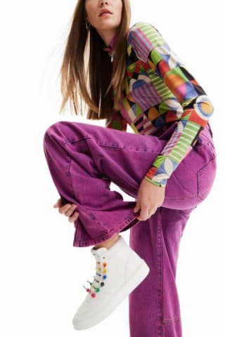 Sneakers altas cordones arcoíris por 51,60€