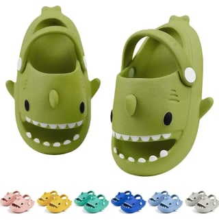 Baby shark slippers voor €7,91
