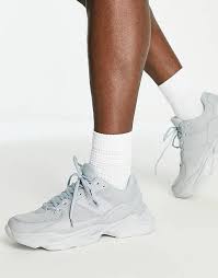 Sneakers van Loyalty and Faith voor €41,99 bij Asos