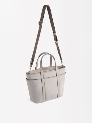Bolso tote de nylon con colgante por 12,99€