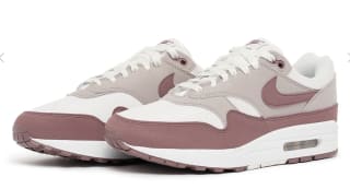 Nike Air Max 1 "Smokey Mauve" voor €67,19 bij Solebox
