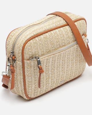 Bolso bandolera efecto rafia por 14€