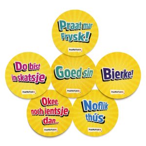 Gratis 'Praat mar frysk' Buttons, Kaarten met Stickers, Opblaaslippen en Posters
