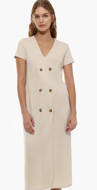 Vestido midi de manga corta y escote en pico con cierre frontal de doble botonadura a contraste por 3.99€