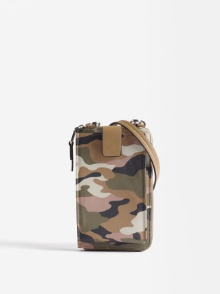 Bolso para móvil con estampado de camuflaje por 4,99€.